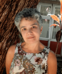 Foto da funcionária Evania Guilhon, do Departamento de Sociologia da Faculdade de Filosofia, Letras e Ciências Humanas (FFLCH) da USP